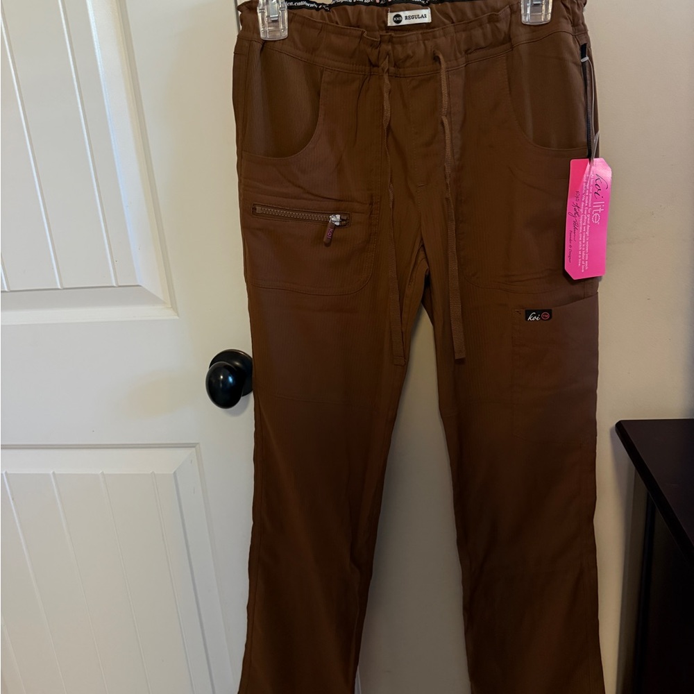 koi Lite Peace Women's 6-Pocket Stretch Scrub Pants Walnut. Size XXS Regular.